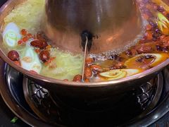 -果松木炭酸菜铜火锅·外婆参鸡汤