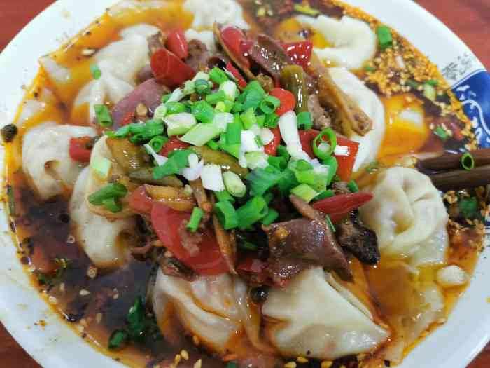 打分    /人 「鸡杂抄手」抄手很大一个,肉很多很紧实,鸡杂是浇头,有