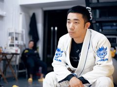 -菠萝格斗巴西柔术训练馆