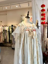 -一揽芳华汉服旗袍体验馆(拙政园店)