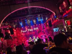 -FOUR PLAY BAR
