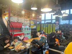 -零重力蹦床空间·滑梯·海洋球·团建(奥特莱斯店)