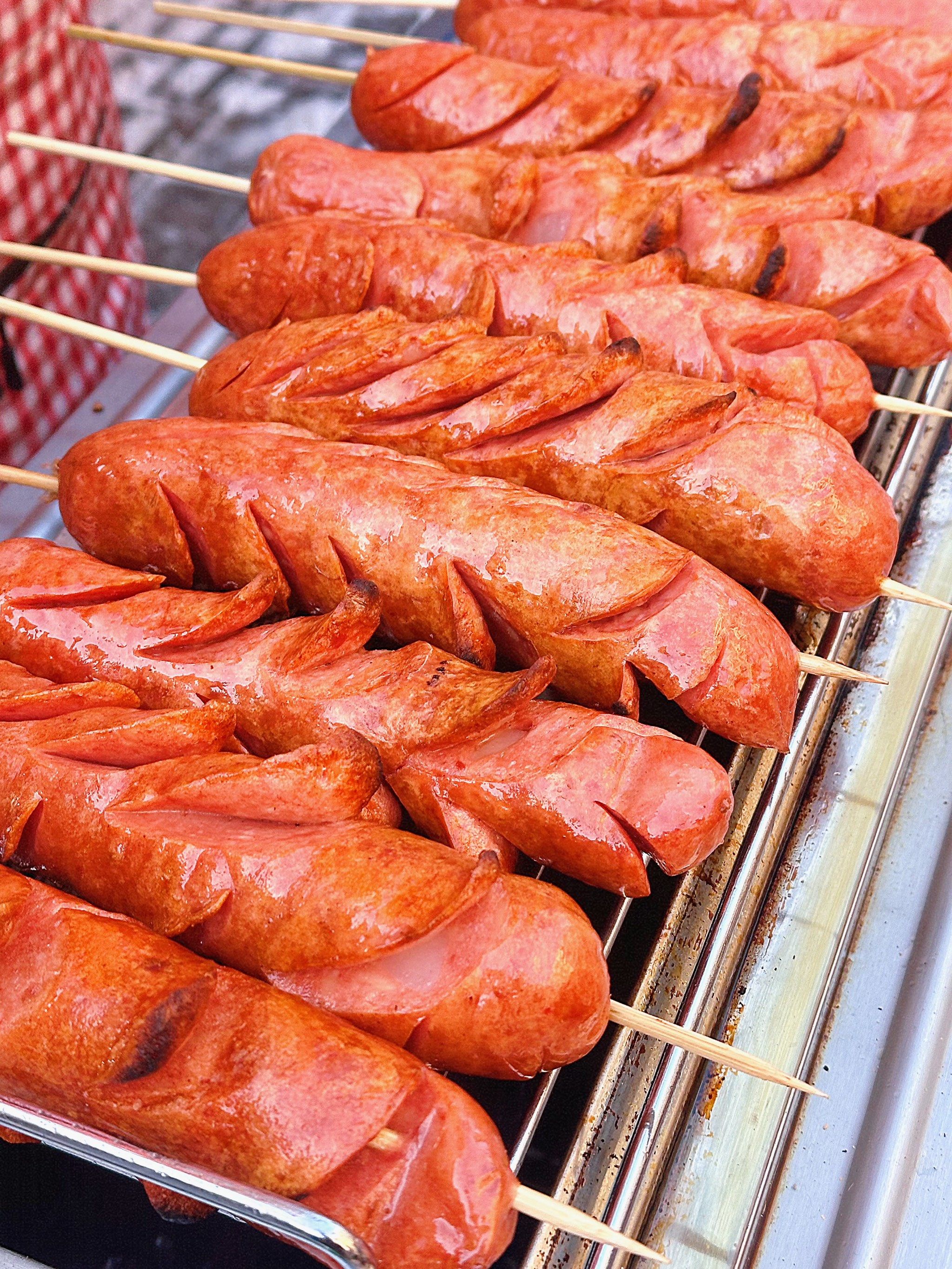 太好吃了吧!这么大的烤红肠爱了爱了!