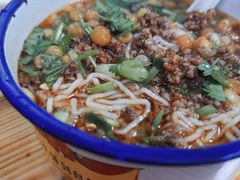 金牌杂酱面-胖胖板凳面