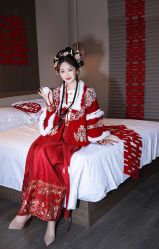 -艾朵婚纱