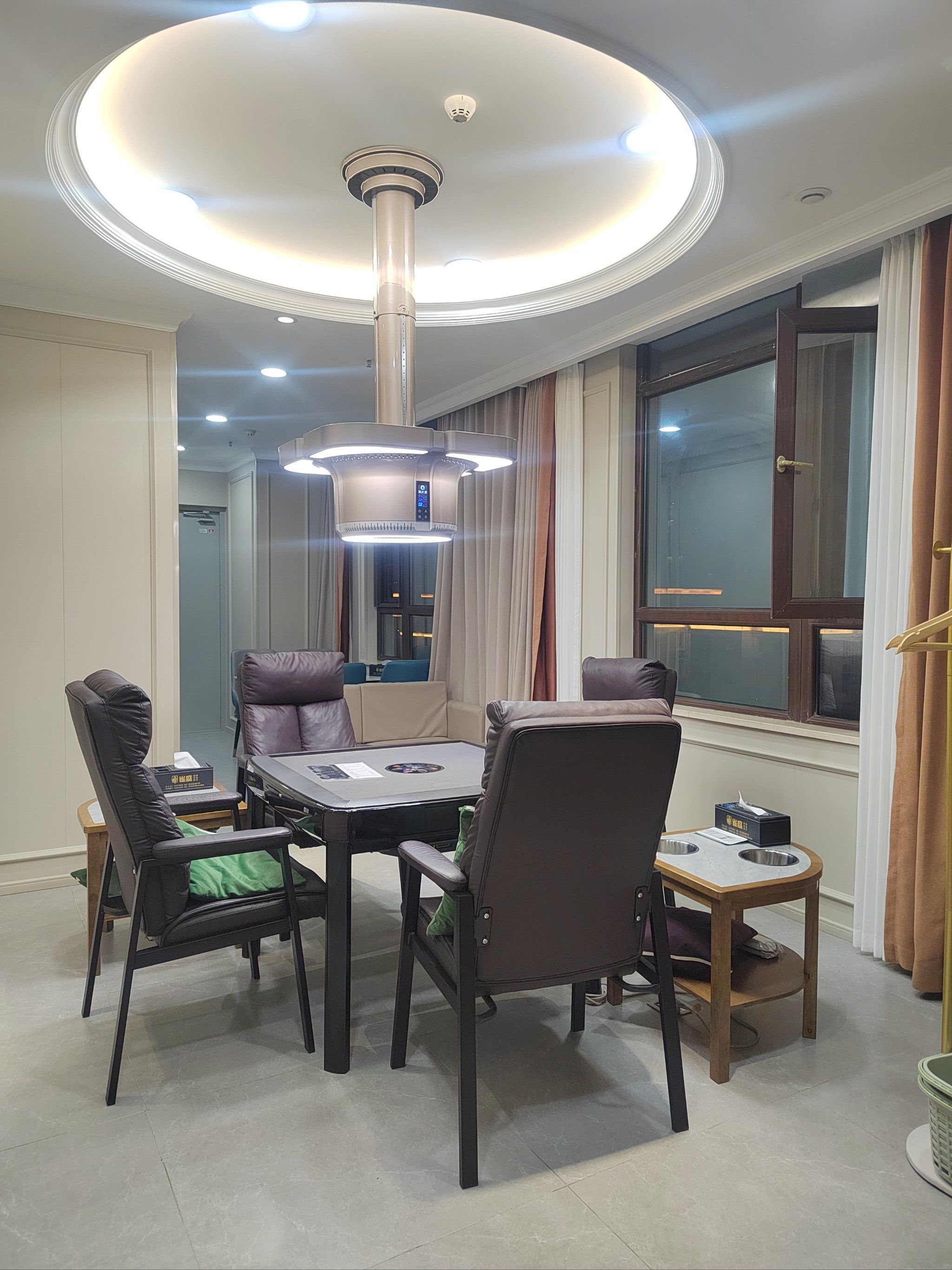 悠闲室内麻将局