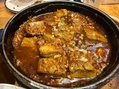 -帅巴人舅母子腊蹄民俗村