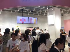 等位区-果呀呀(国金街店)