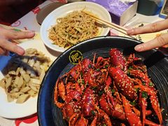 -肥肥虾庄·金牌油焖大虾(汉街SKP店)