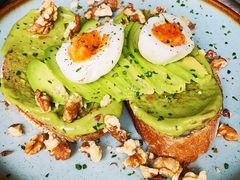 牛油果煮蛋吐司-RAC BAR(安福路店)