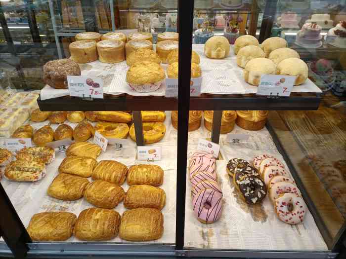 多乐多蛋糕店(西苑店)-"多乐多现在热卖的应该是月饼了,现在买还有.