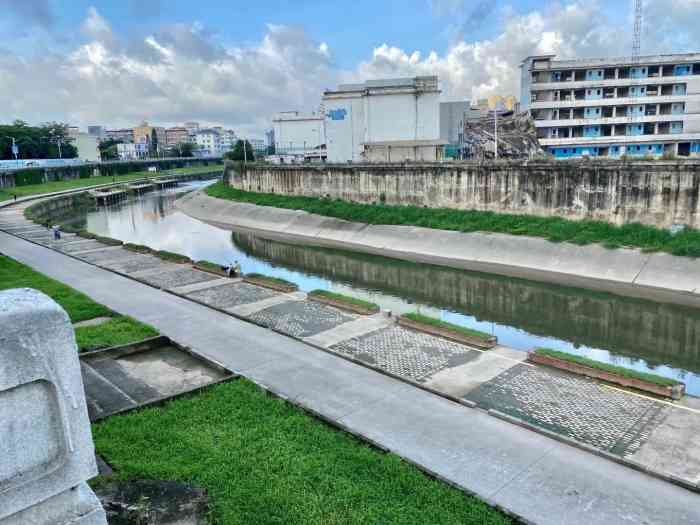 观澜老街公园-"交通:旁边就是观澜大道,车非常多,地铁也.