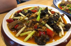 Stir-fried Liver and Kidney in Large Pan