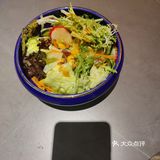 品尝烤肉美味