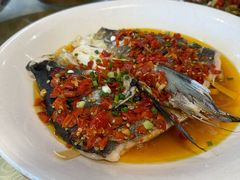 老坛剁椒蒸鲜活大鱼头-湖南乡情湘菜馆(罗湖店)