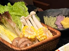 -得意咚瓜·顺德鱼生·冬瓜火锅(深圳首店)