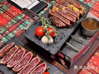 今天尝试了西冷石烧牛排，嫩得刚好，火候掌握得不错