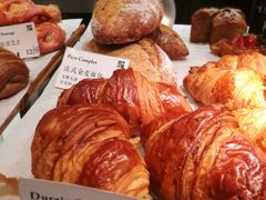 榴莲流奶牛角-YUMI芽米·法式烘焙·咖啡(文化宫店)