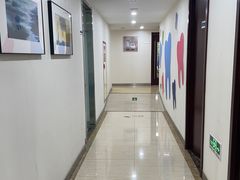 -瑞尔齿科(东方广场诊所)