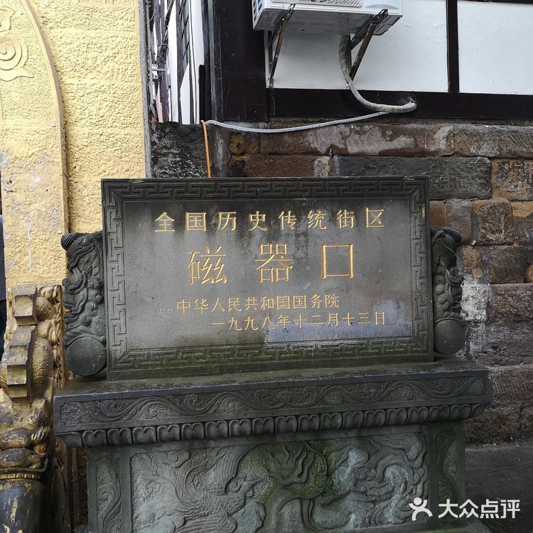 到了晚上，这座城市更漂亮