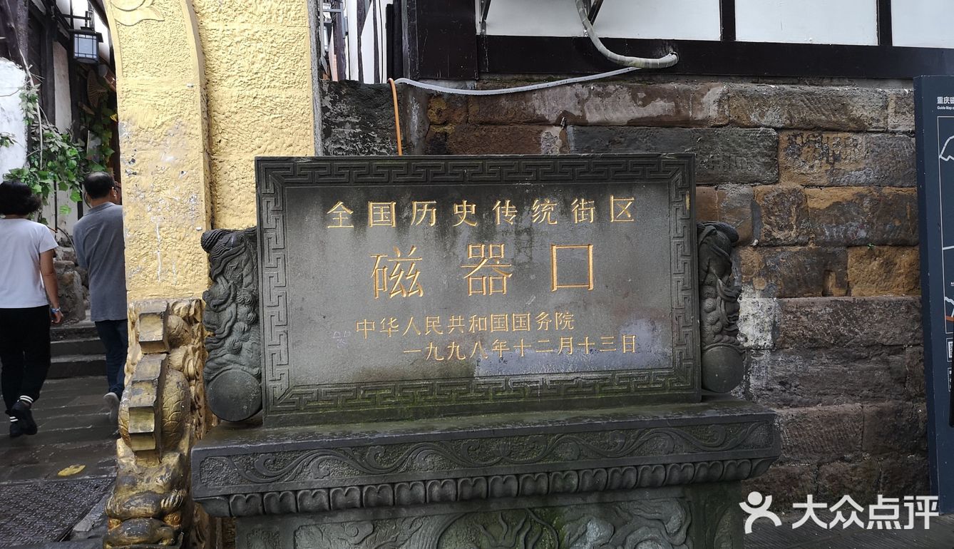 到了晚上，这座城市更漂亮