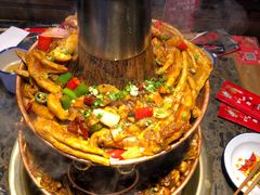 -沪小二炭火蛙锅(淮海中路美食不夜城店)