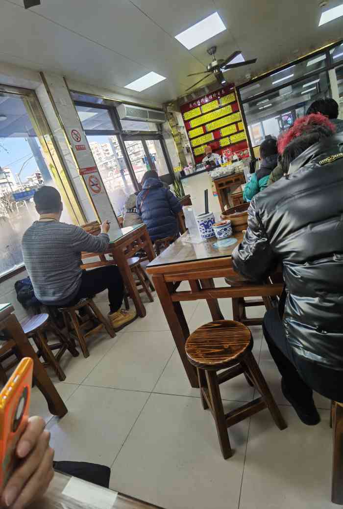 价格实惠,一般去面馆,我都会先点一份葱油拌面,只有这个面烧得好吃,那