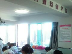 -爱月宝月嫂·育儿嫂(哈尔滨总店)