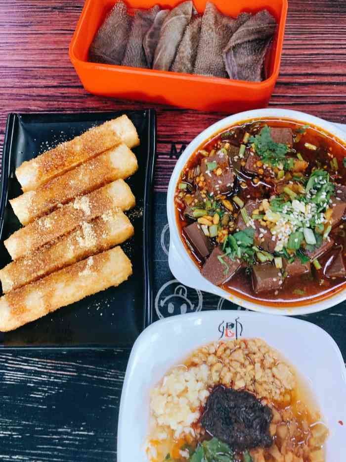 正宗成都厕所串串-"学校对面的一家串串,宿舍小聚会过去.性价.