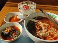 -呷佬·长沙手工米粉(金沙江路店)