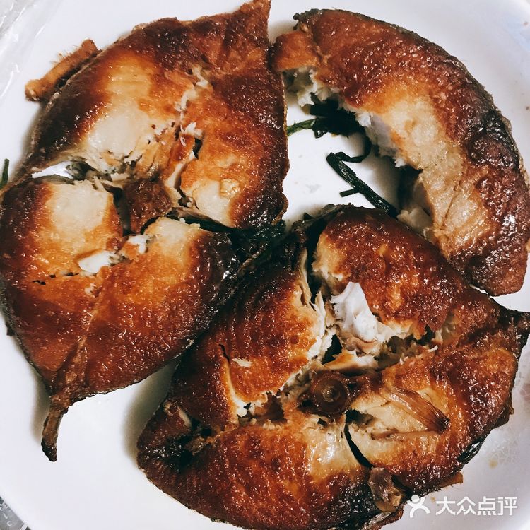 谁叫奶茶店倔强的开门呢！尤其是小眷村。今晚宵夜是香煎鱼