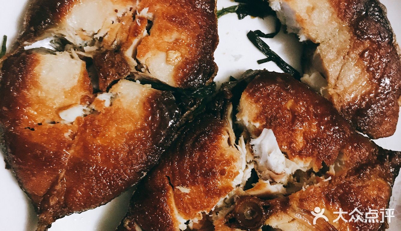 谁叫奶茶店倔强的开门呢！尤其是小眷村。今晚宵夜是香煎鱼