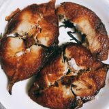 谁叫奶茶店倔强的开门呢！尤其是小眷村。今晚宵夜是香煎鱼