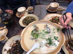 砂锅鱼头-75幢私房菜馆
