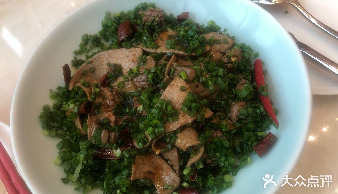 服务很不错，不会让你点太多的菜