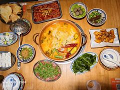 -洱火云南酸菜牛肉火锅(石景山当代商城店)