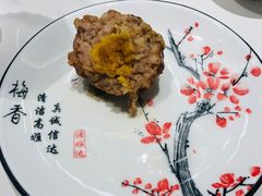 鸭蛋黄狮子头-梅飞酒家(名辉豪庭店)