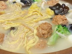 -阿瓦山寨·湘菜现炒·剁椒鱼头王(咸阳总店)
