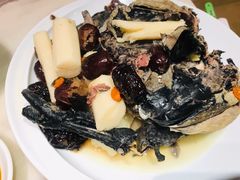 元气黑枣山药煲乌鸡汤-汤城小厨•粤菜•靓汤(西直门凯德MALL店)