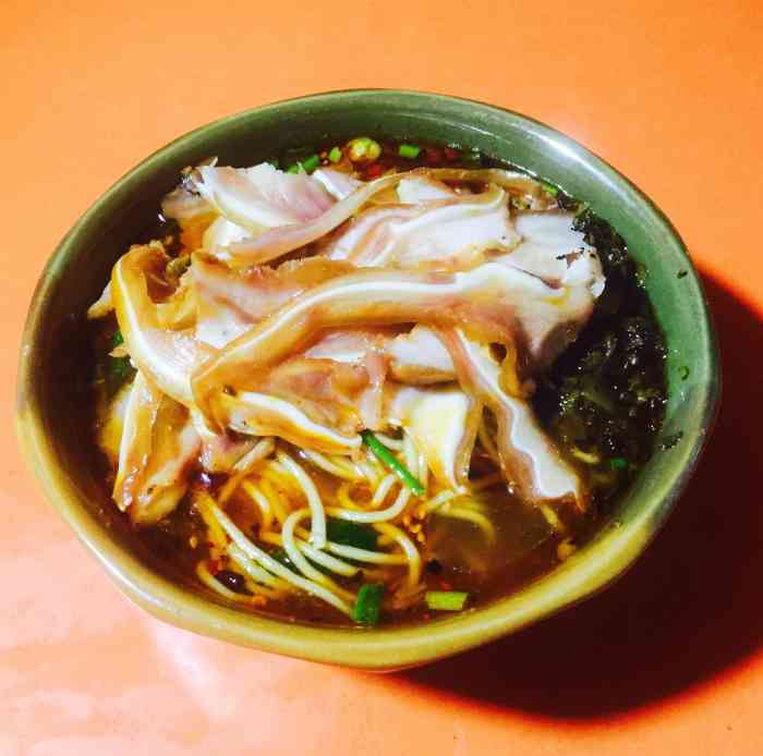 邓氏酸菜猪耳朵豆花面(站西东巷店)