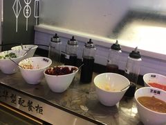 自助调料区-轩于鲜旋转小火锅(天虹商场木渎店)