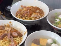 -松树干拌面店