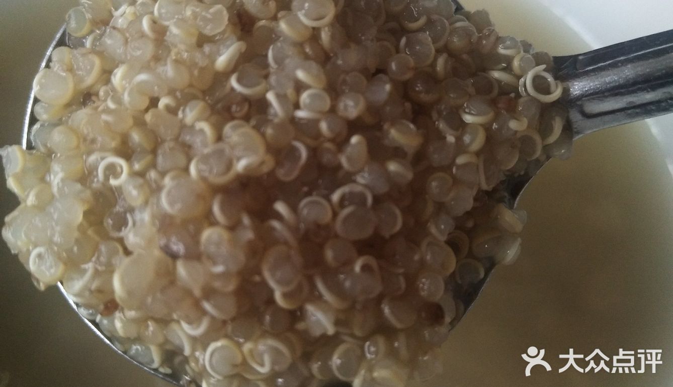 种子为圆形药片状，直径约1.5-2mm左右。藜麦
