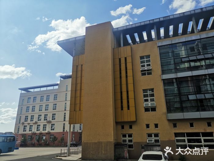前锋学校图片