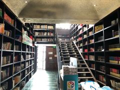 -钟书阁(松江泰晤士小镇店)