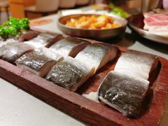 -围炉肉舍•炭烤活鳗•丹东海鲜烤肉(步行街店)