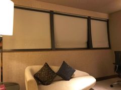 -上海滴水湖皇冠假日酒店