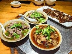 -大众跷脚牛肉馆·非遗传承单位(峨眉山店)