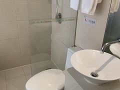 -卡罗酒店(东门晒布地铁站店)