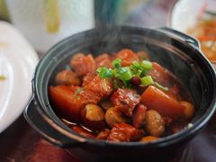 砂锅板栗红烧肉-遇见小院—虹鳟鱼•农家菜(怀柔店)
